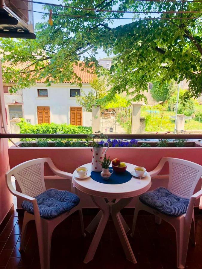 Beautiful Apartment With Balcony Пула Екстер'єр фото